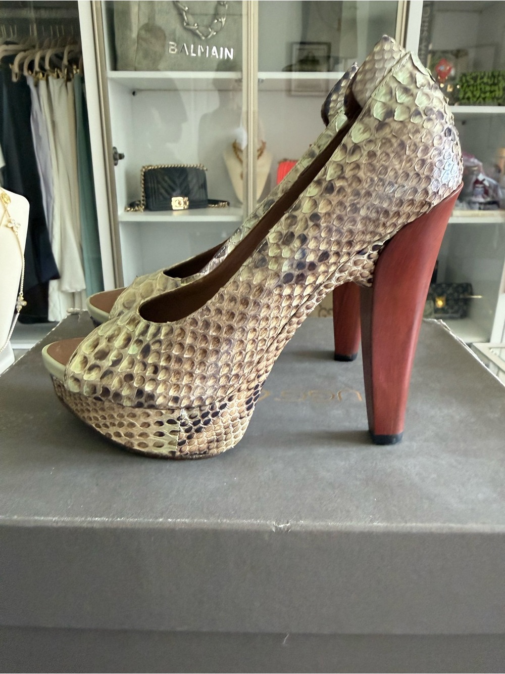 UGG Collection Snake-Texture Peep-Toe Platform Pumps - size 5
